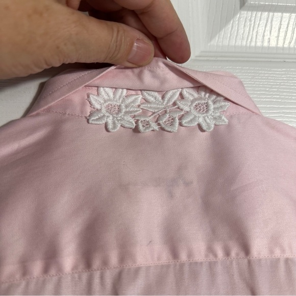 Ingram women's sz EU 48 pink blouse, button placket crocheted trim - Picture 9 of 9